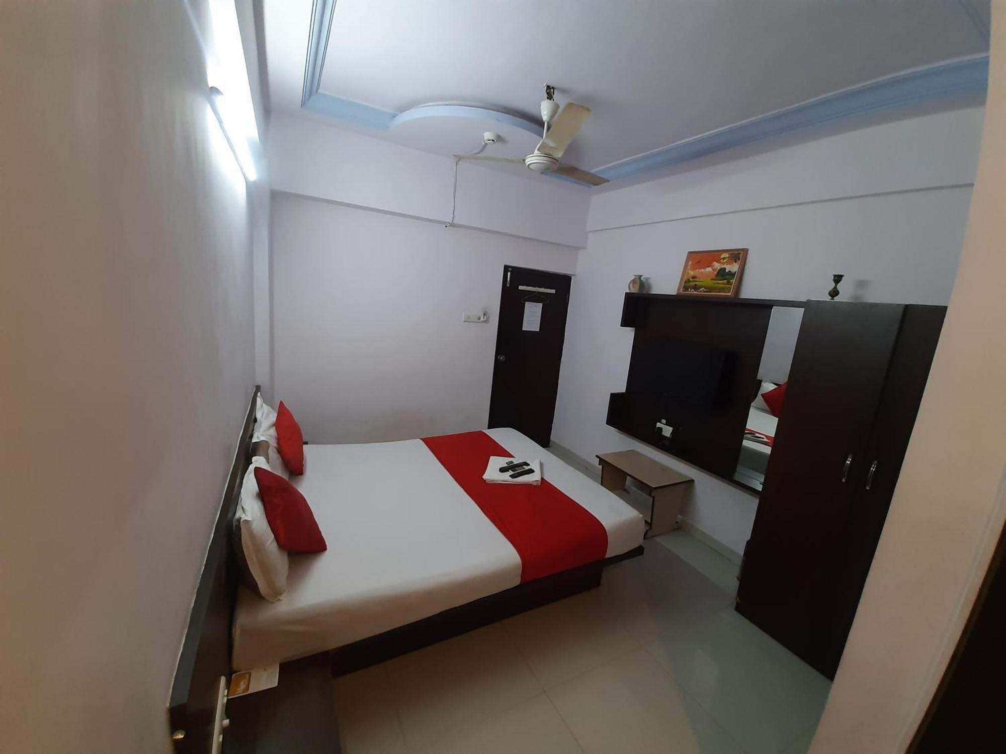 Hotel Royal Night Ahmedabad Exterior photo